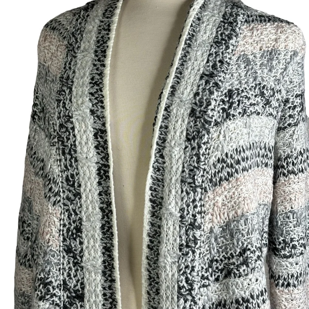 New Chico’s Light Gray Dark Charcoal Gray, Orchid & White Fringed Shawl Medium